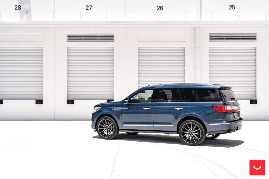  Lincoln Navigator on Vossen Wheels (HF6-1) 2019 года  (фото 6 из 12)